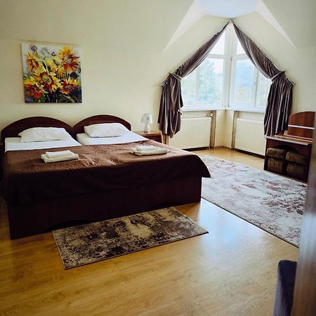 Hotel Delfin Mukacheve Bagian luar foto