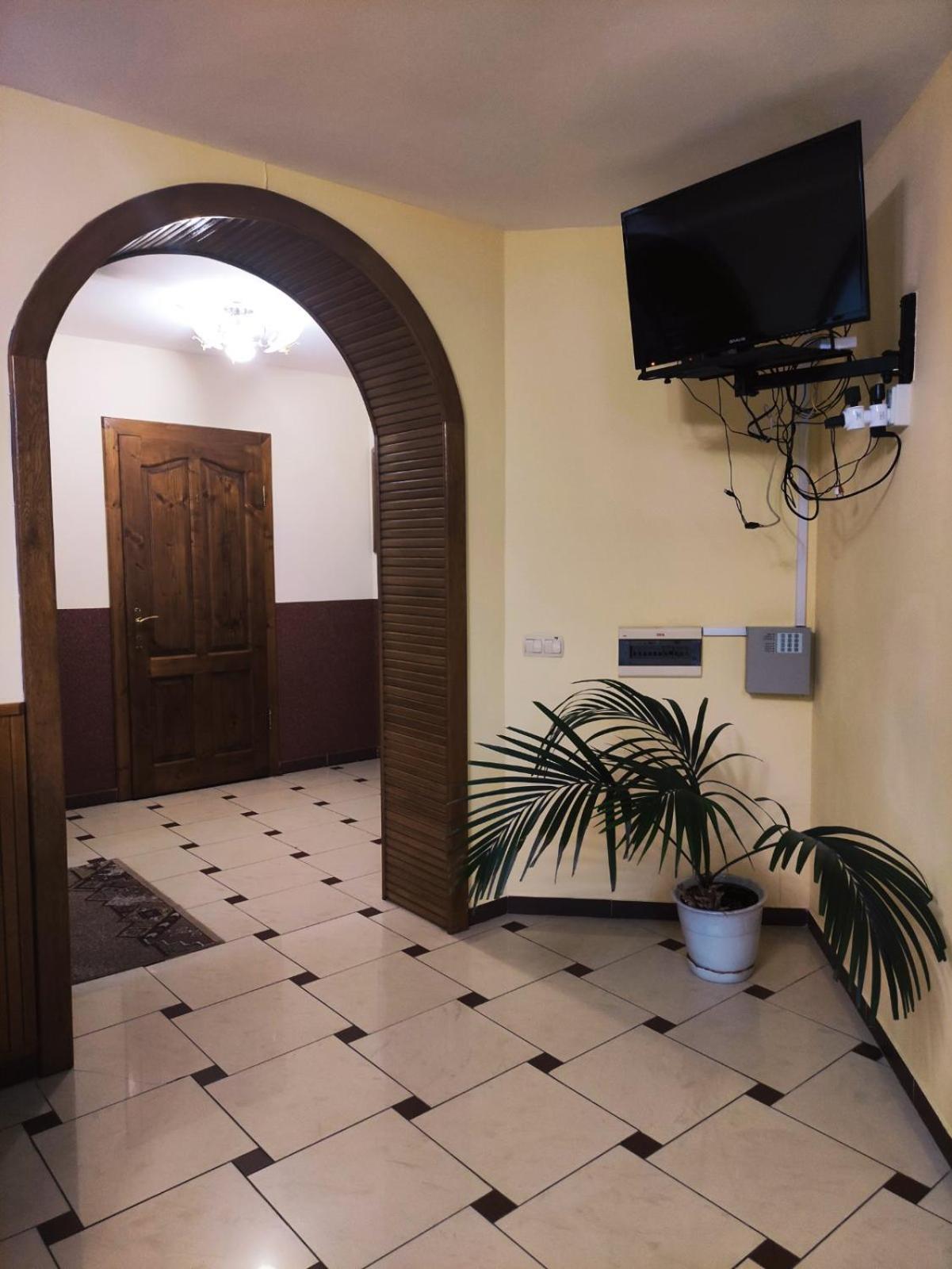 Hotel Delfin Mukacheve Bagian luar foto