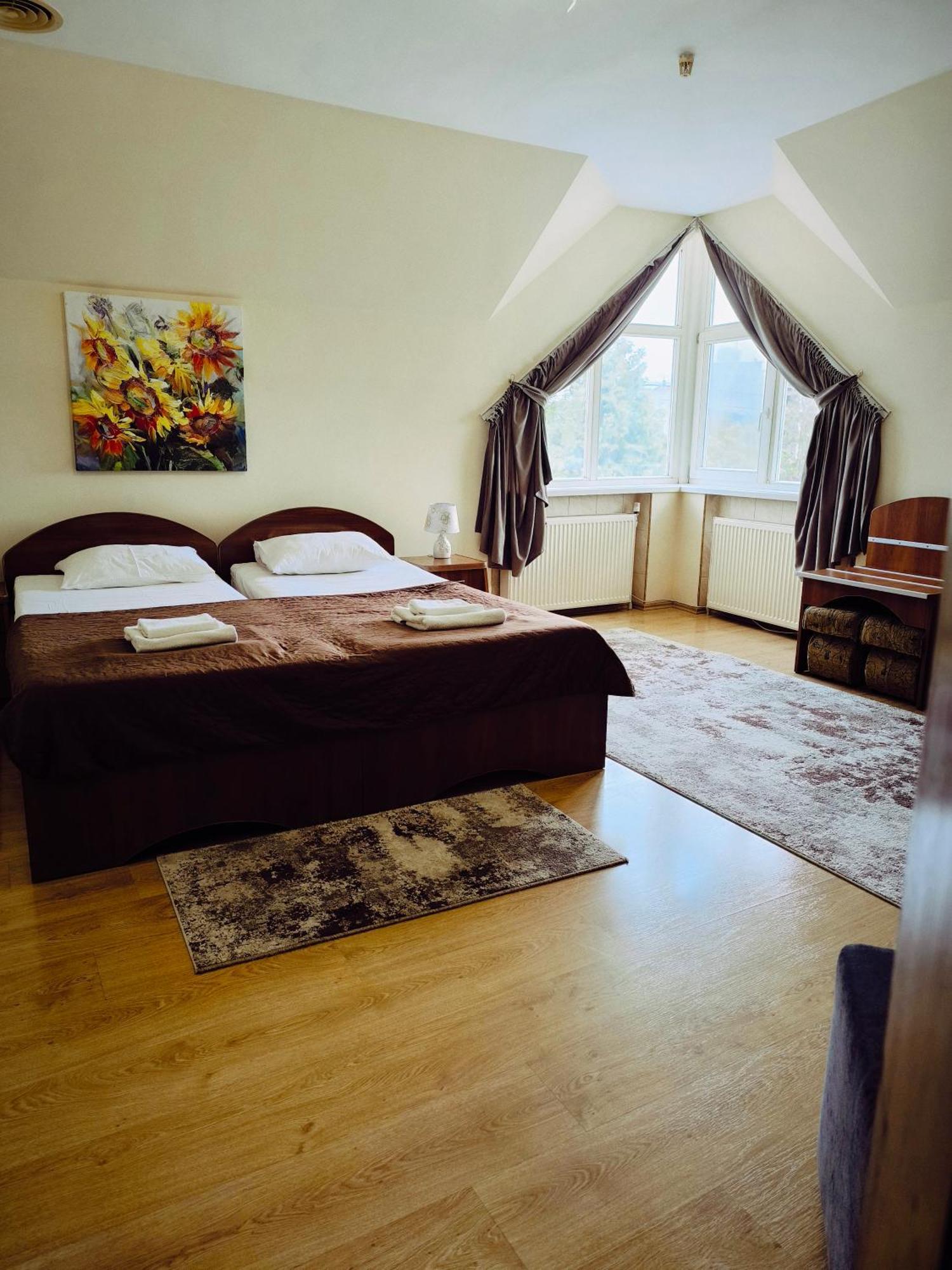Hotel Delfin Mukacheve Bagian luar foto