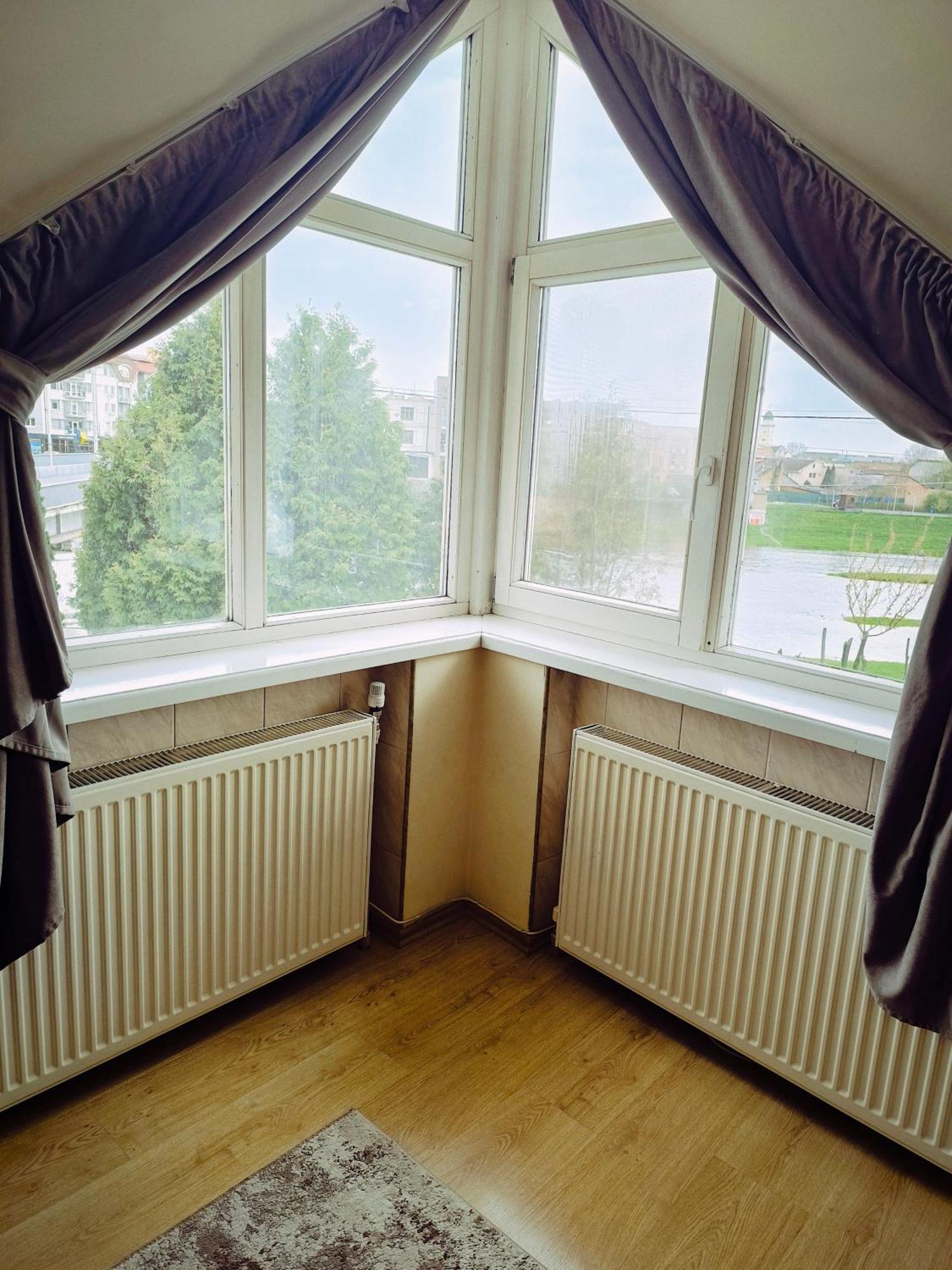 Hotel Delfin Mukacheve Bagian luar foto