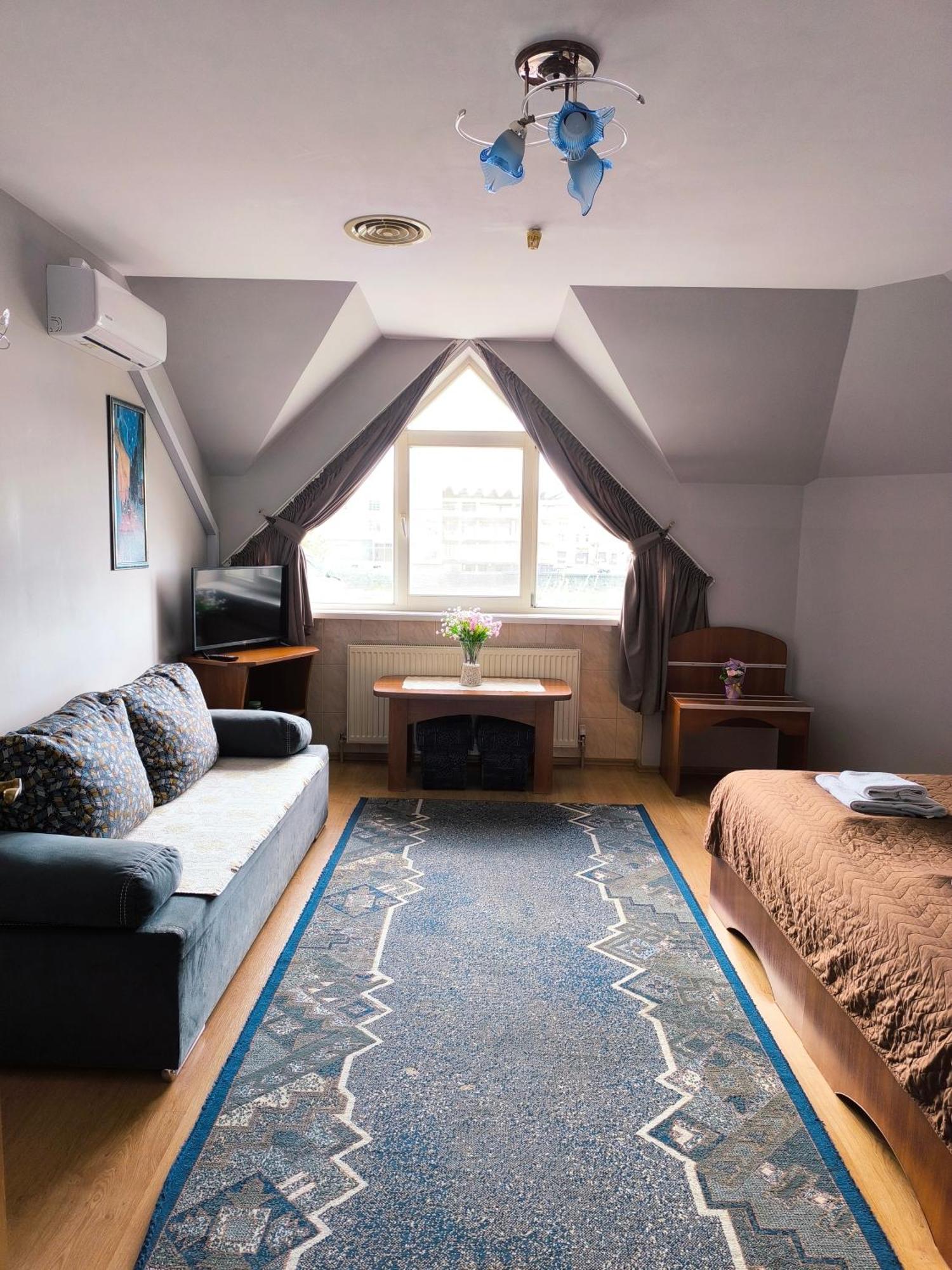 Hotel Delfin Mukacheve Bagian luar foto