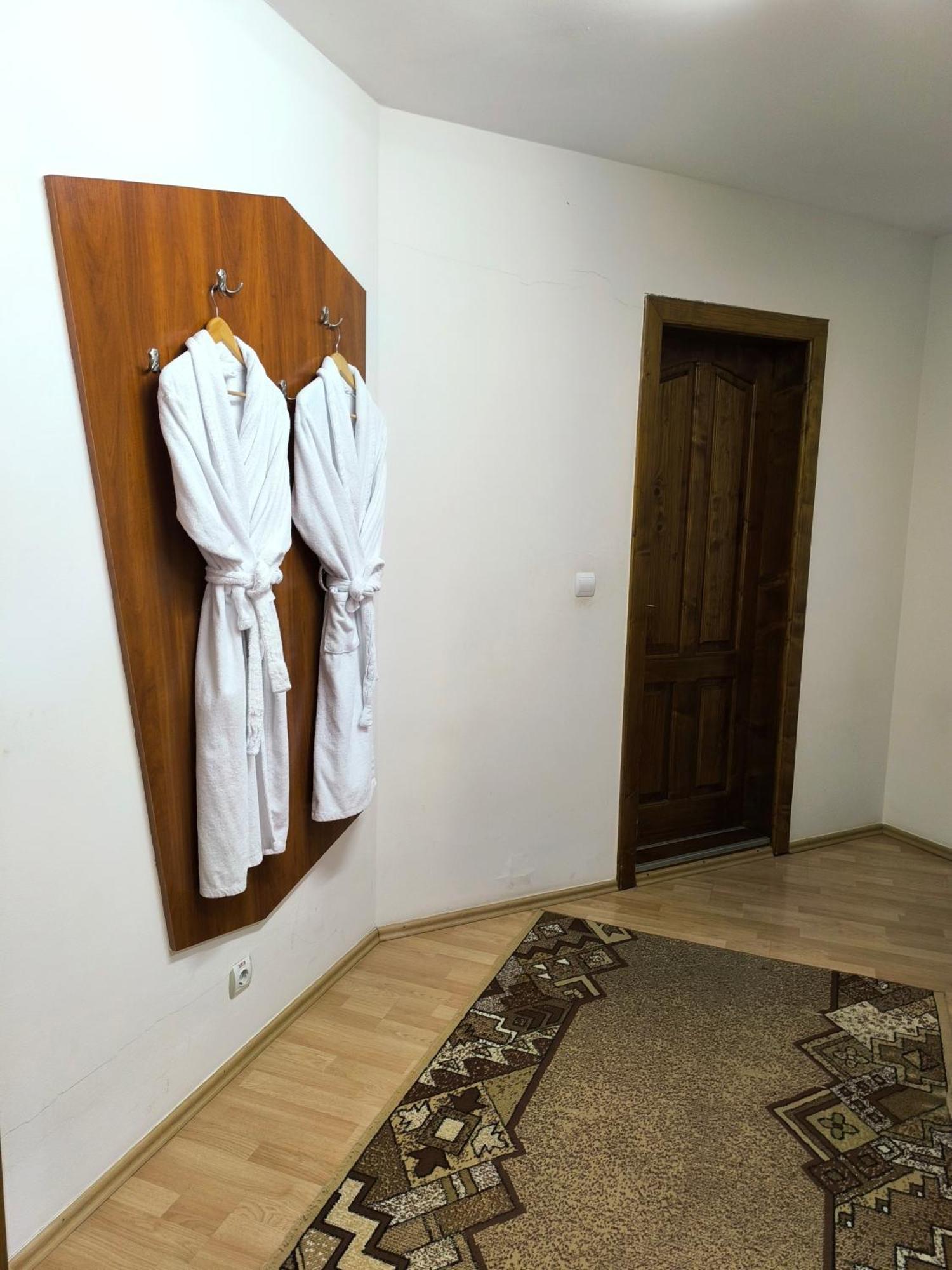 Hotel Delfin Mukacheve Ruang foto