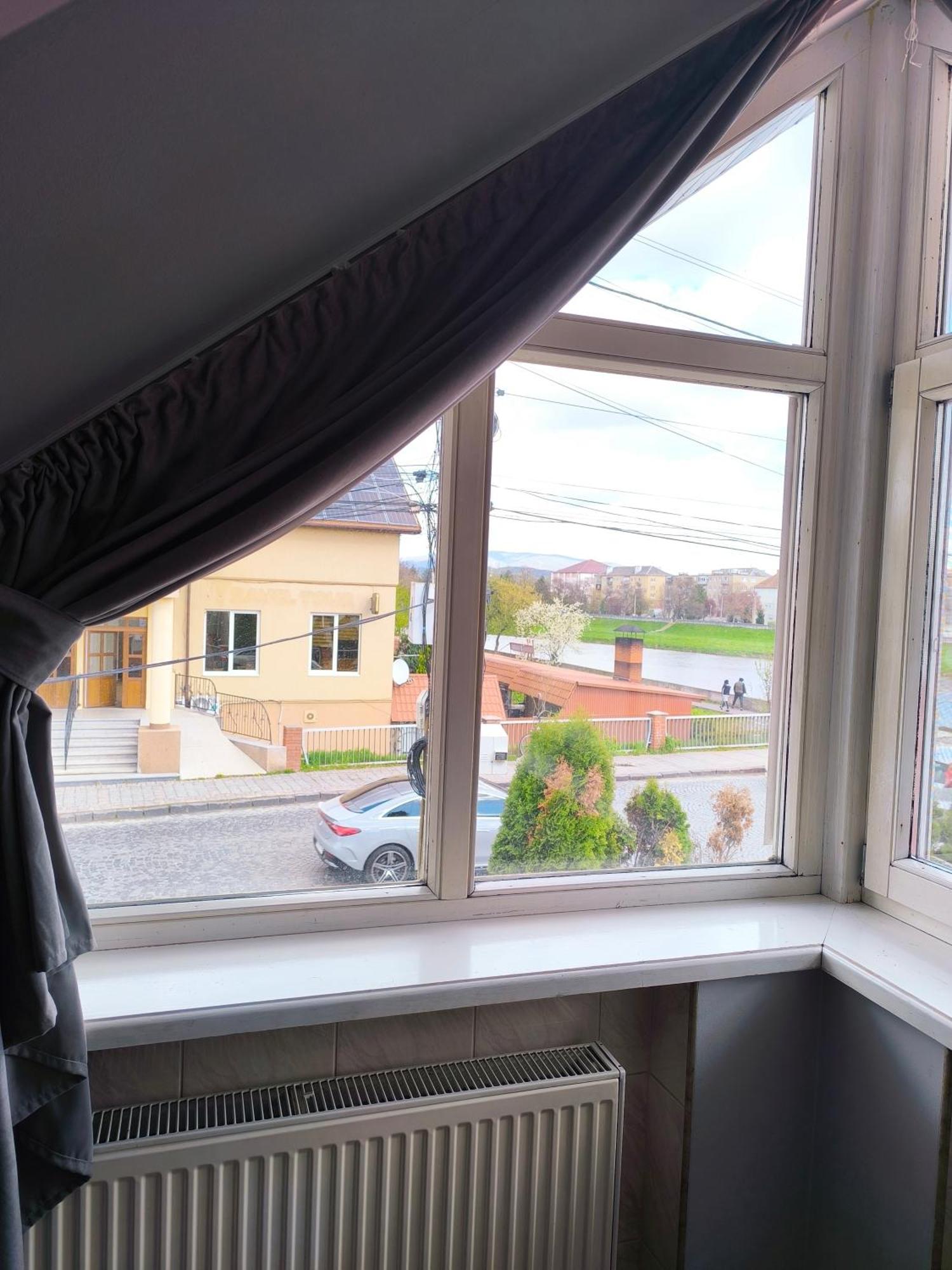 Hotel Delfin Mukacheve Ruang foto