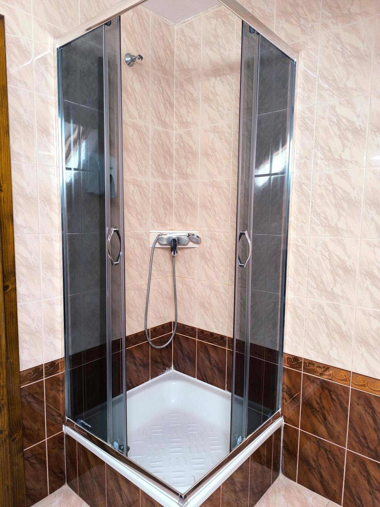 Hotel Delfin Mukacheve Ruang foto